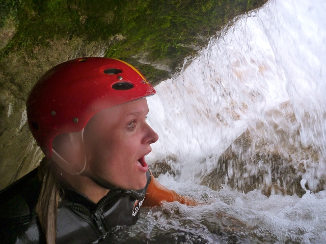 Bajo la cascada